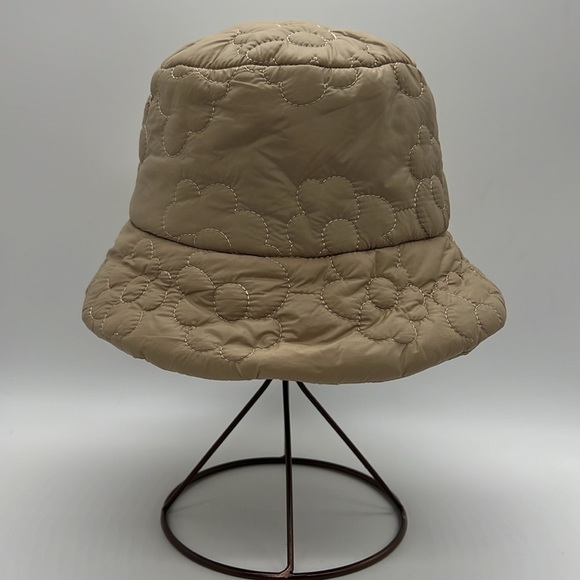 DO EVERYTHING IN LOVE WOMEN’S BEIGE QUILTED FLORAL BUCKET HAT ONE SIZE - Picture 1 of 9